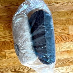 2 oversized throw blankets - new with tags